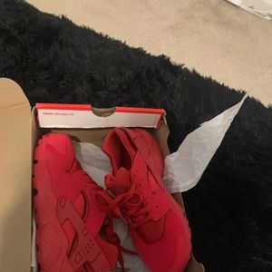 Nike Huaraches they are new got them for Christmas but it’s not my right size